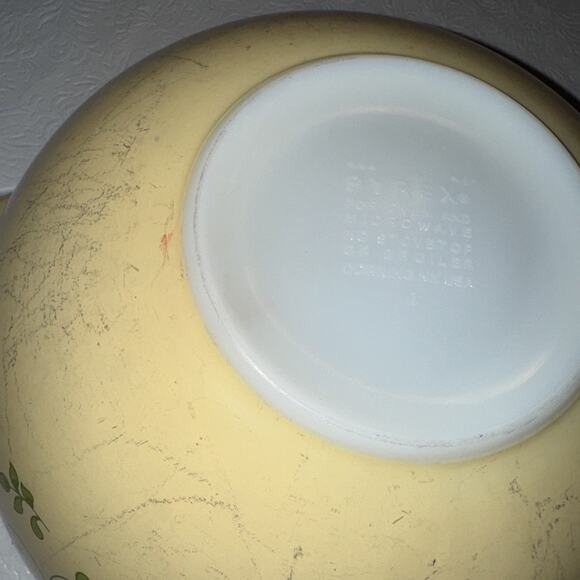 Vintage Pyrex Shenandoah Cinderella Nesting Mixing Bowl Largest 444 Yellow - Picture 6 of 9